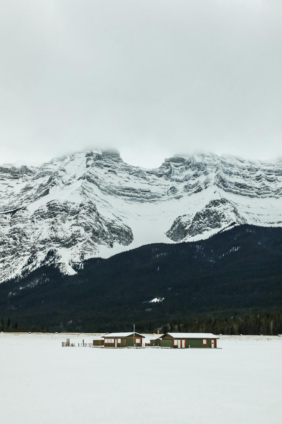 Mountain cabin architecture